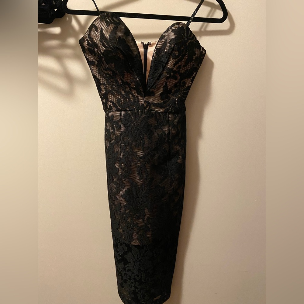 Chic Black Lace Midi Dress